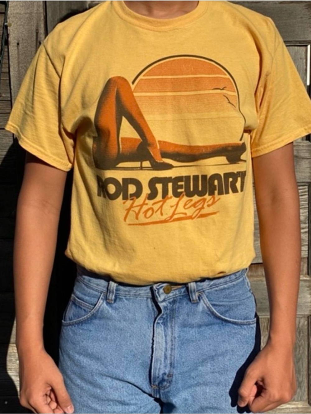 Vintage ROD STEWART T-Shirt 2014 Hot Legs Tour Size Women’s Large Concert Yellow